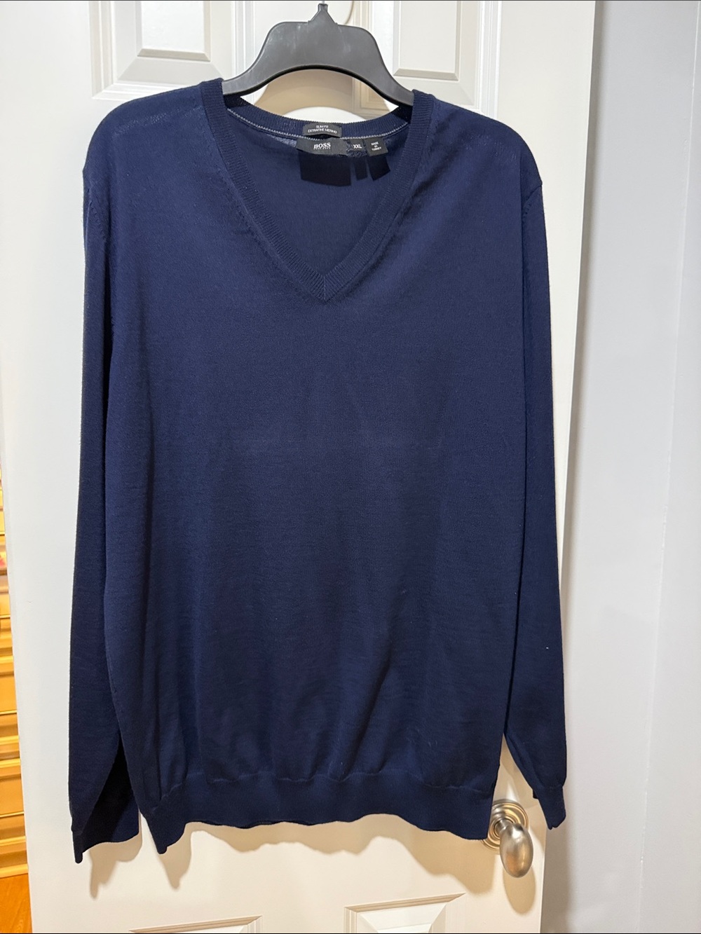 Boss Men's V-Neck Sweater in Navy Blue